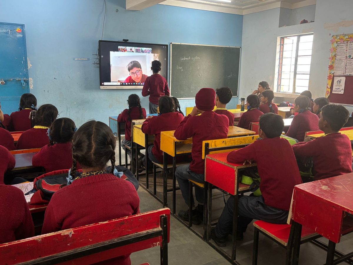 A FinLight workshop in session — view from the back of the classroom