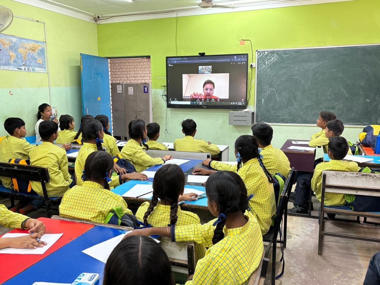 A FinLight workshop in session — wide view of the classroom